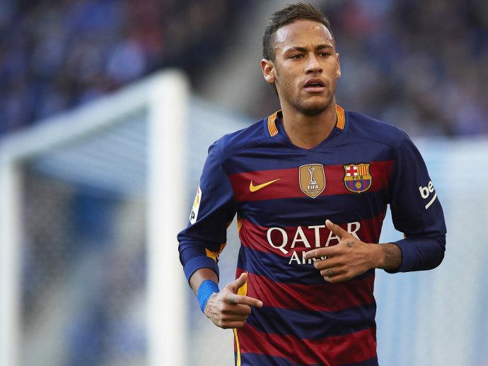 Neymar, sobre ofensas racistas: ‘Não escuto, apenas jogo futebol’