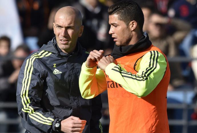 Zidane atrai multidão em primeiro dia como técnico do Real Madrid