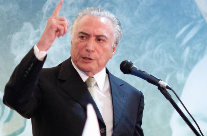 Em Brasília, Temer age para não perder comando do PMDB