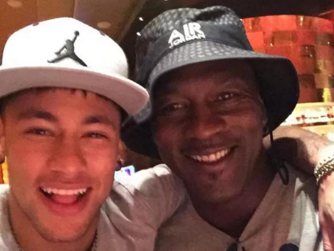 Neymar vai assinar linha de tênis da marca Air Jordan