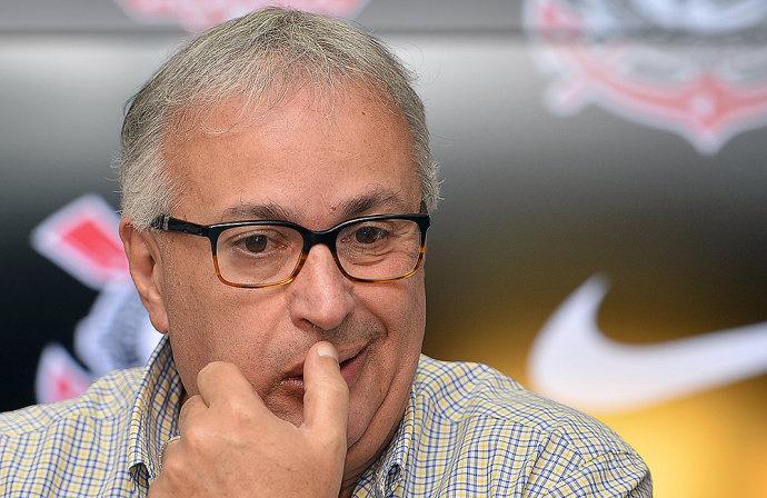 Presidente do Corinthians se irrita com debandada: ‘Quem quiser, pode ir embora’