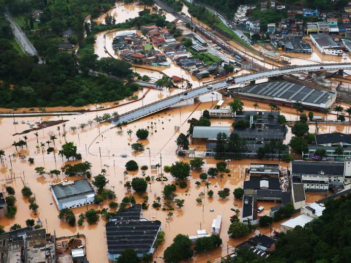 Fortes chuvas em São Paulo deixam quinze mortos