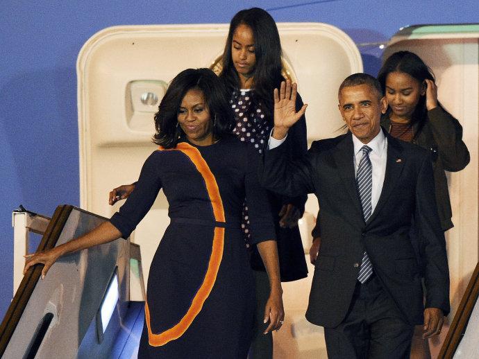 Família Obama chega à Argentina após visita histórica a Cuba