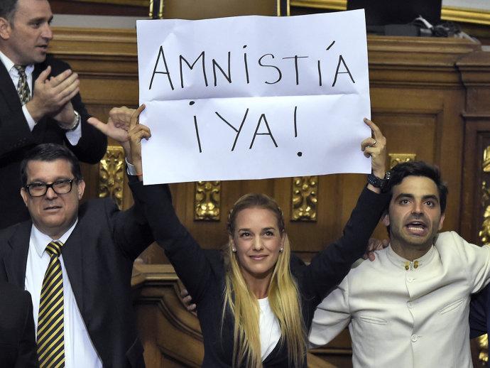 Parlamento da Venezuela aprova anistia para presos políticos