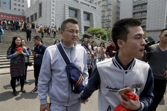 Justiça da China recusa pedido de registro de casamento a casal homossexual