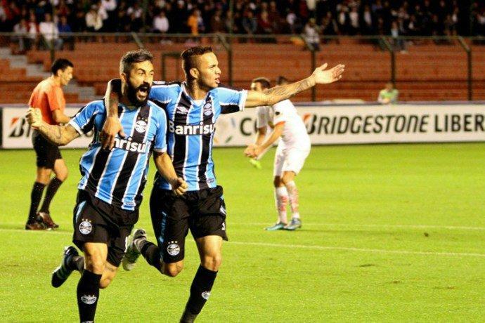 Grêmio derrota LDU e se classifica na Libertadores