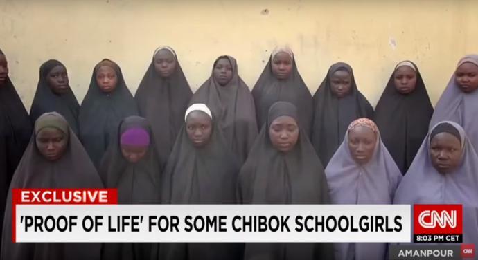 Meninas sequestradas de escola na Nigéria aparecem em vídeo do Boko Haram