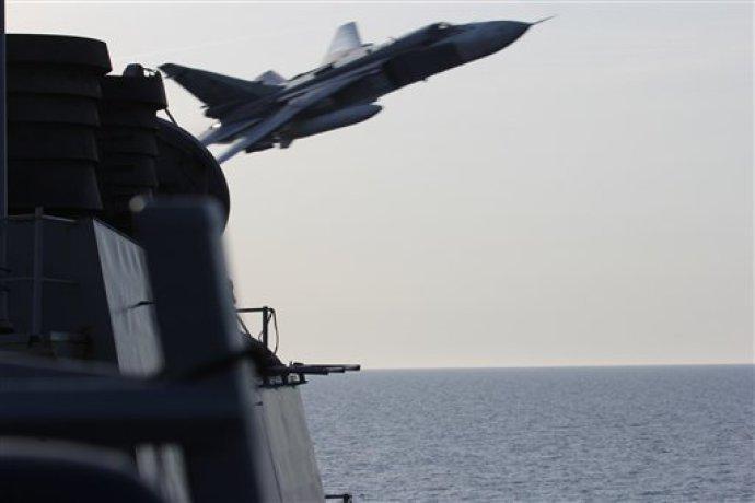 Rússia realiza voos 'agressivos' perto de destróier americano