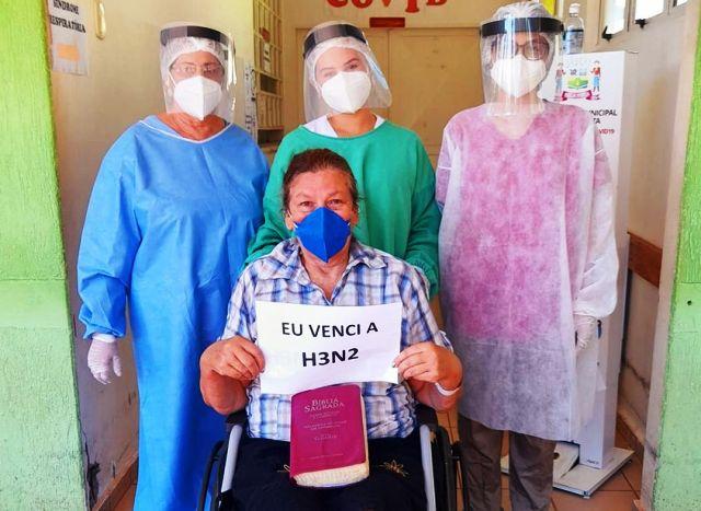 Paciente do primeiro caso do vírus influenza H3N2 recebe alta