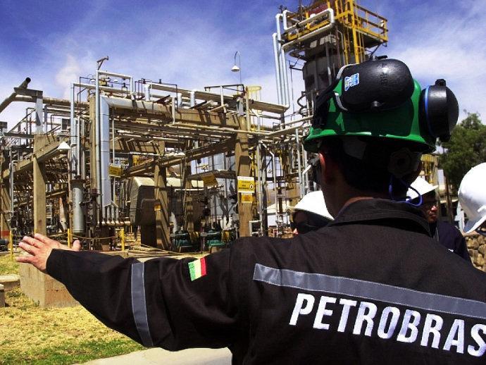 Petrobras é denunciada por plano de demissão voluntária