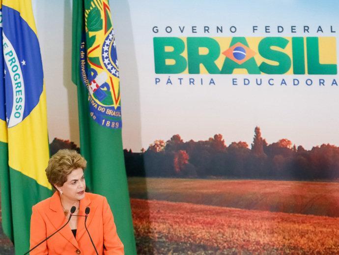 Alvo da PGR, Dilma ataca Delcídio – mas não explica suspeitas