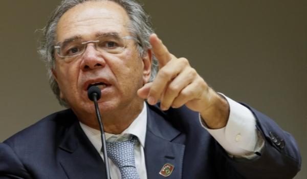 Paulo Guedes diz que Brasil está ‘voando’ e calcula ‘vento monetário’ a favor em 2023