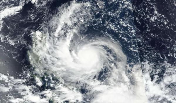 Vietnã fecha aeroportos e impõe toque de recolher com aproximação do tufão Noru