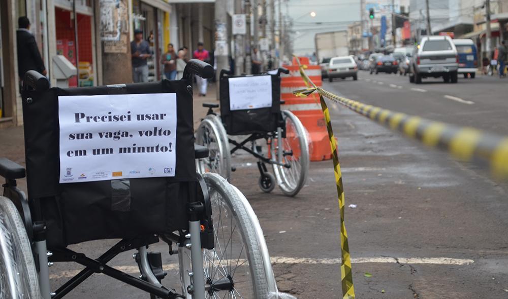Cadeirantes realizam protesto em Campo Grande