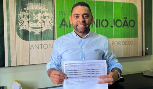 Marcelo Pé reafirma compromisso com servidores públicos de Antônio João