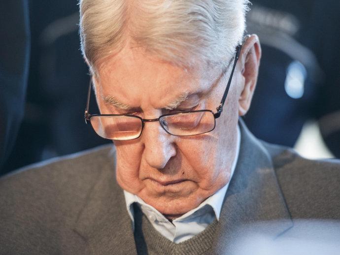 Alemanha condena guarda nazista de Auschwitz a cinco anos de prisão