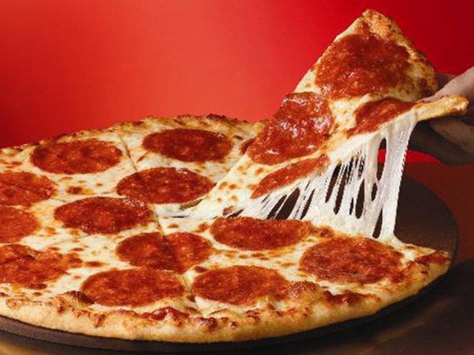 Canadense liga para a polícia porque sua pizza tinha pouco queijo