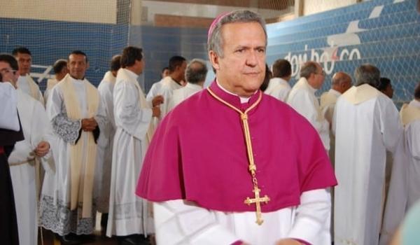 Dom Dimas “confisca” 31% das paróquias para pagar empréstimo após golpe e abre crise na igreja