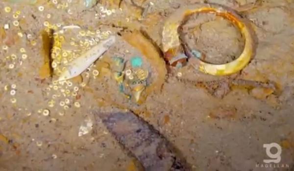Colar de ouro e dentes de megalodonte é descoberto nos destroços do Titanic