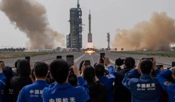 China detalha plano para levar foguete tripulado até à lua em 2030