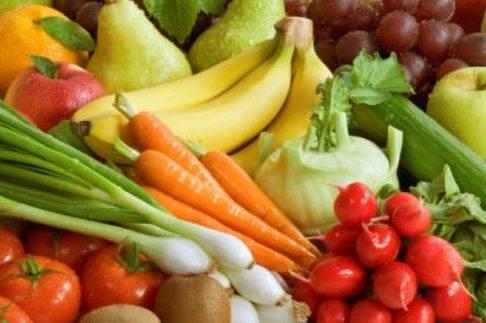 Comer frutas e vegetais aumenta a felicidade