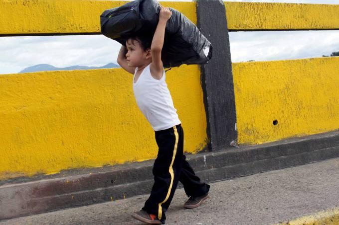 Mais de 100 venezuelanos chegam por dia à Colômbia