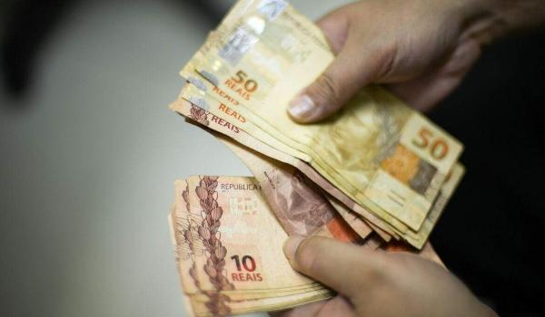 Dívidas a partir de R$ 20 mil começam a ser negociadas hoje no Desenrola Brasil