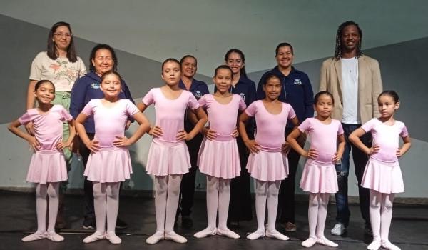 Bailarinas do Programa Social Ballet de Porto Murtinho participaram do ‘Espetáculo Glória’ em Campo Grande 
