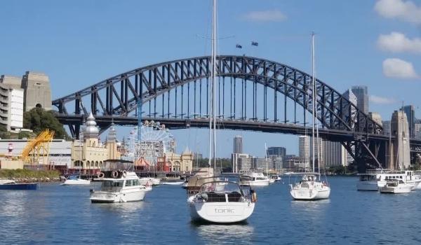 Mulher fica gravemente ferida em ataque de tubarão em Sydney, na Austrália