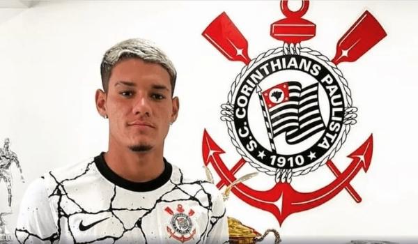 Jogador do Corinthians presta depoimento sobre morte de jovem após encontro