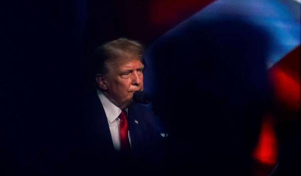 Trump retrata eleição de 2024 como batalha cristã semelhante ao Dia D