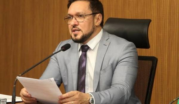 Deputado renuncia à presidência do PDT após ser excluído de reunião com Marquinhos