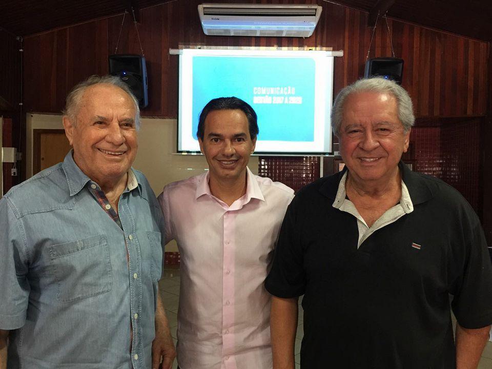Marquinhos reúne ex-prefeitos para dividir experiências