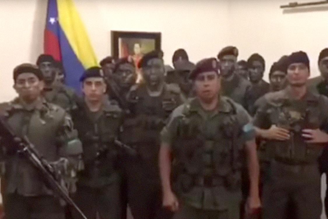 Grupo de militares se rebela contra Maduro