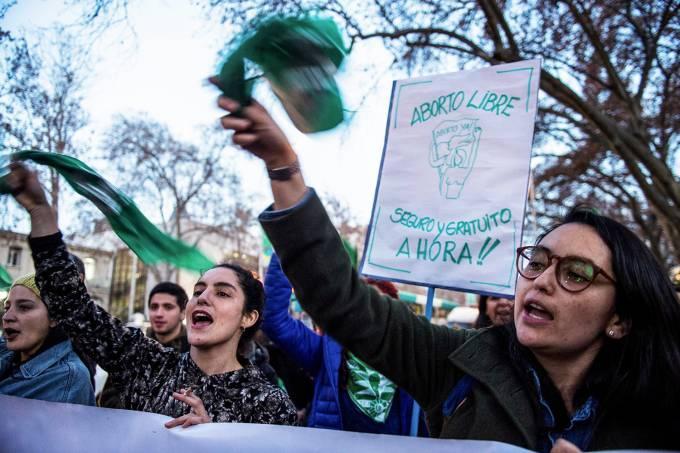 Argentina rejeita descriminalizar o aborto