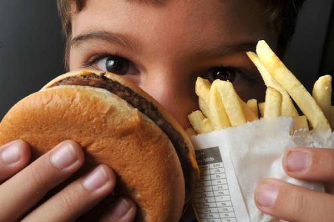 Adolescentes carentes estão mais obesos, mostra estudo