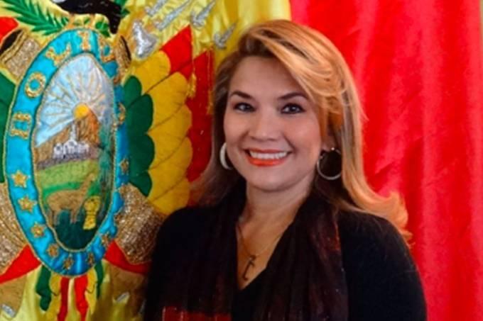 Senadora opositora reivindica direito de assumir Presidência da Bolívia