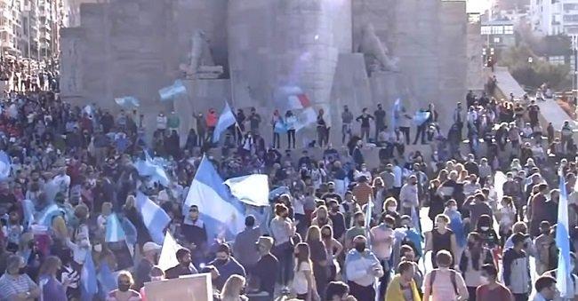 Argentinos saem às ruas em contra o governo