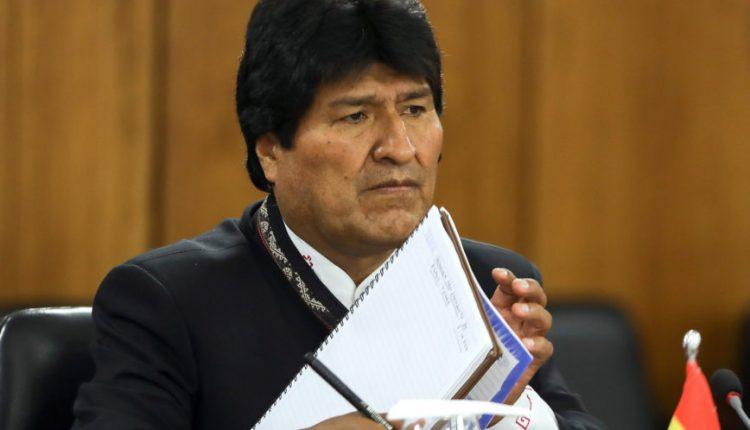 Vice-ministro diz que Evo Morales teve filha com menor de idade