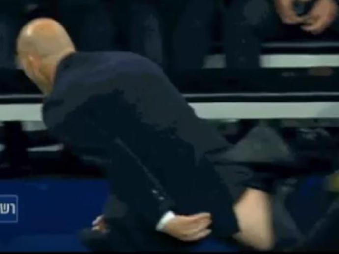 Zidane se exalta e rasga a calça durante show de Cristiano