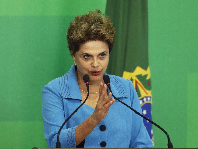 'Estou tendo meus sonhos e direitos torturados', diz Dilma