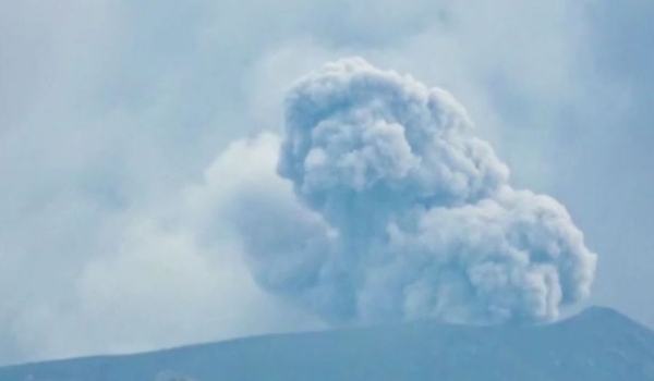 Vulcão entra em erupção e 11 alpinistas morrem na Indonésia