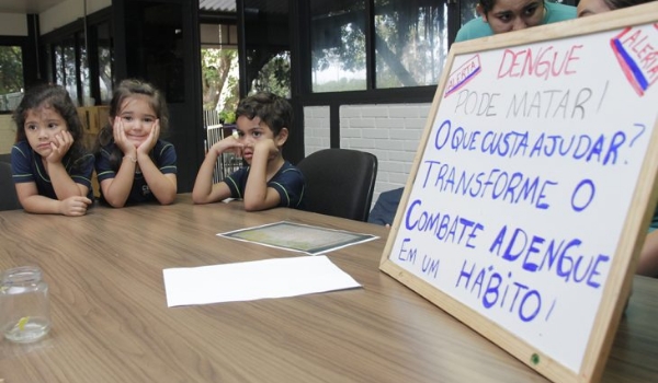 Crianças e servidores do Detran-MS intensificam ações de combate ao mosquito da dengue
