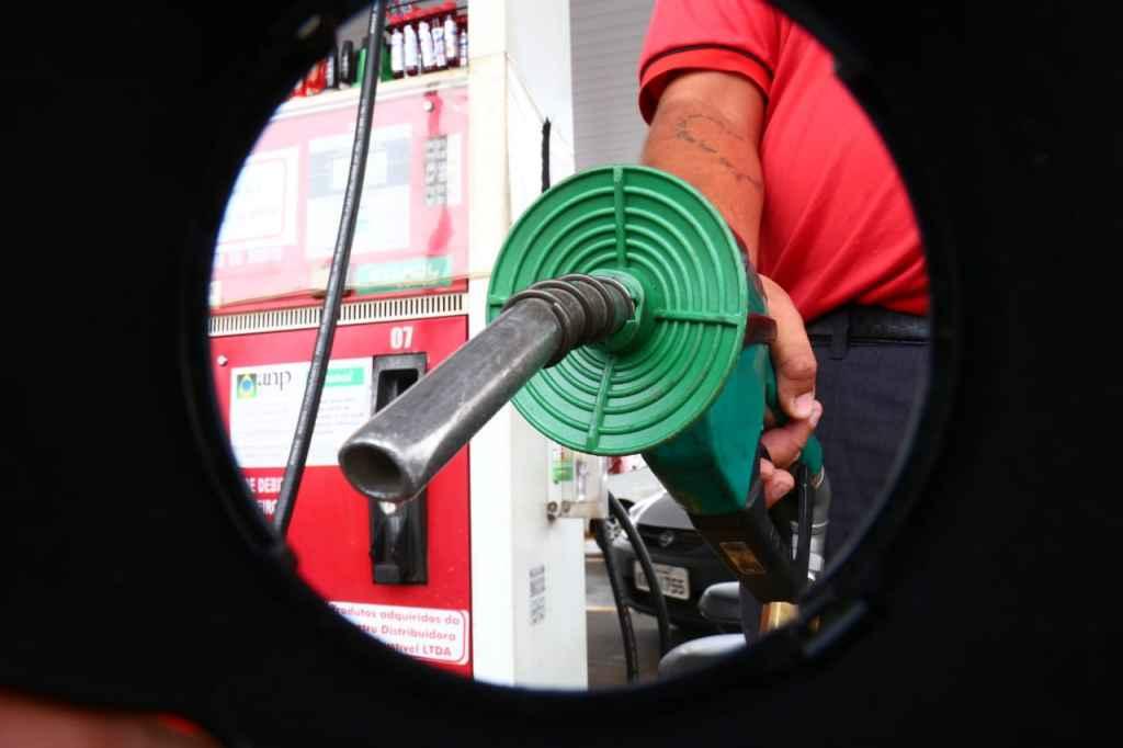 R$ 4,49: preço da gasolina sobe até 30 centavos com aumento do imposto de Reinaldo