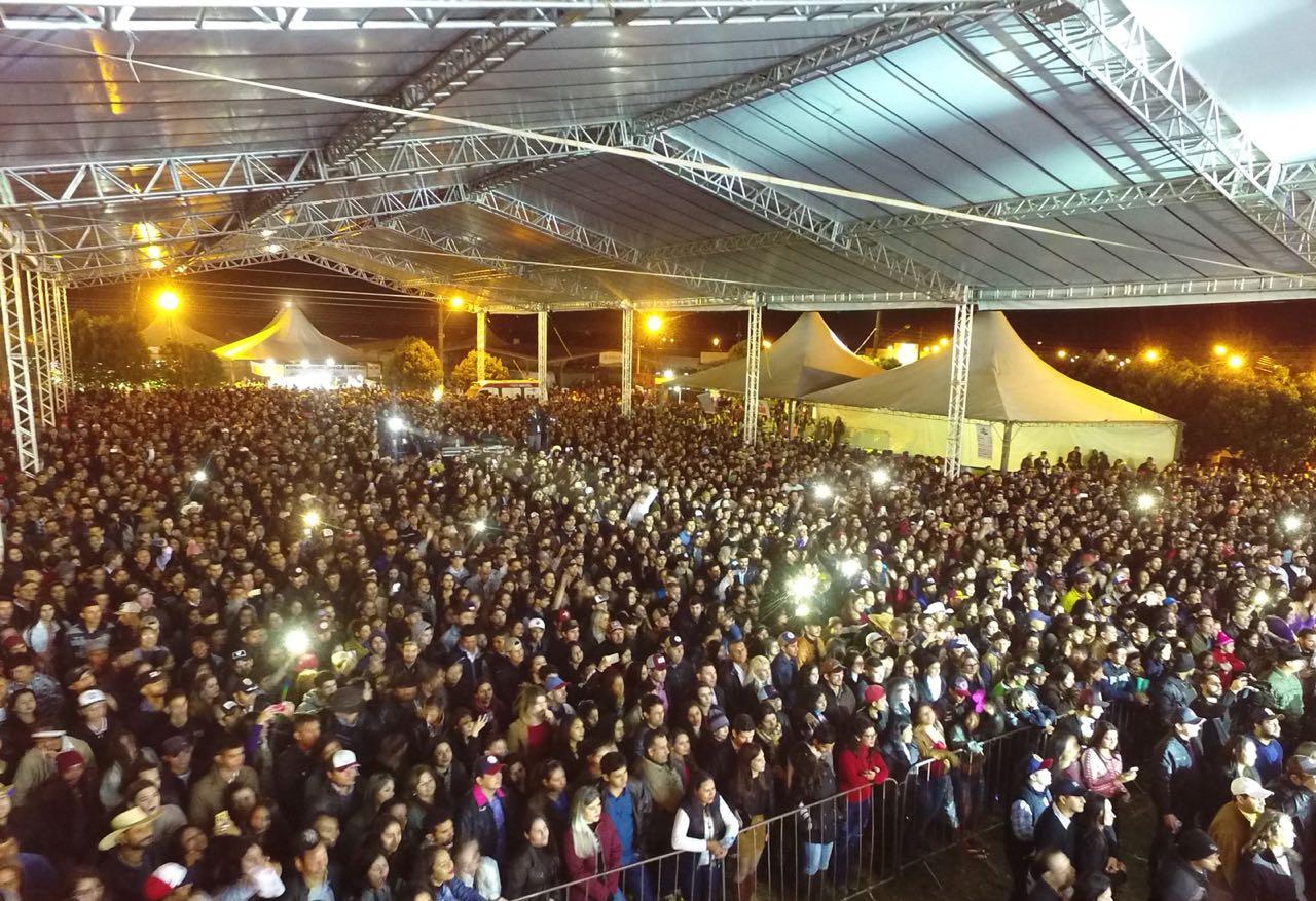 Aniversário de Bela Vista supera expectativas e reúne mais de 10 mil pessoas no show da dupla Jads e Jadson