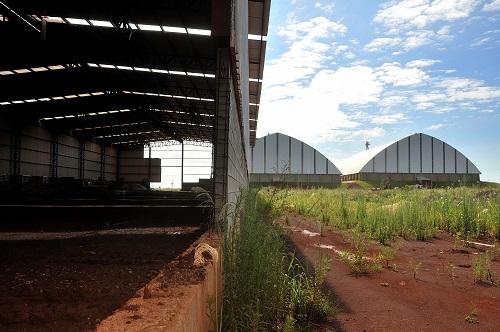 Após três anos, obra de grupo chinês segue sem previsão de retomada