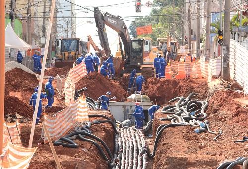 R$ 16 milhões são aplicados para embutir fiação em rua