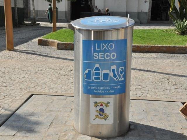Sancionada lei que autoriza instalação de lixeiras subterrâneas na Capital