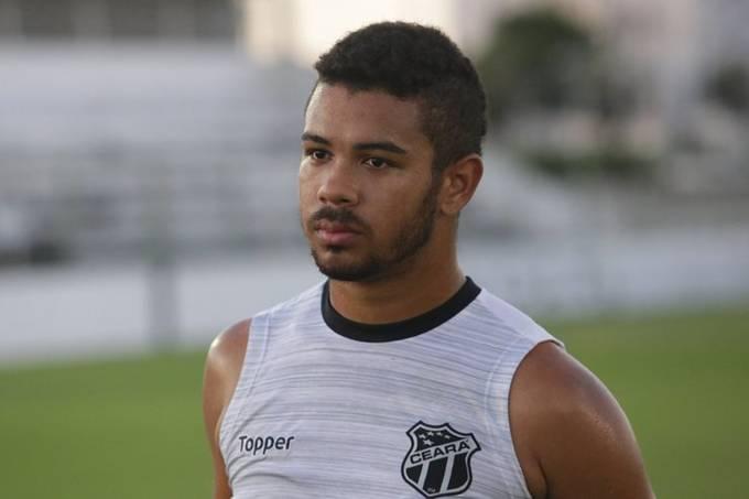 Juninho é descartado pelo Corinthians por acusação de agredir ex-namorada