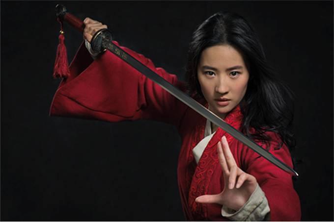 Atriz chinesa Liu Yifei aparece como Mulan em 1ª foto oficial do filme
